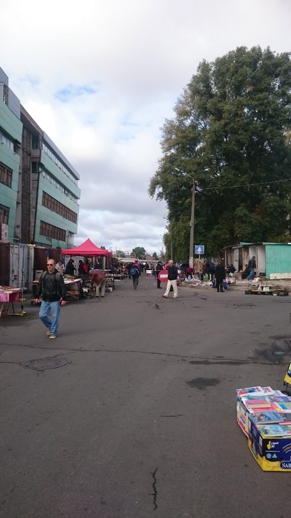 Mercato dell pulci kiev autunno 2019.JPG