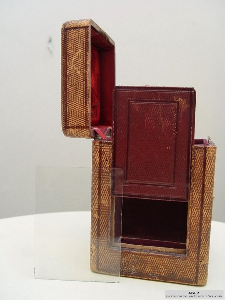 AISOR - pendule officier- 10.JPG