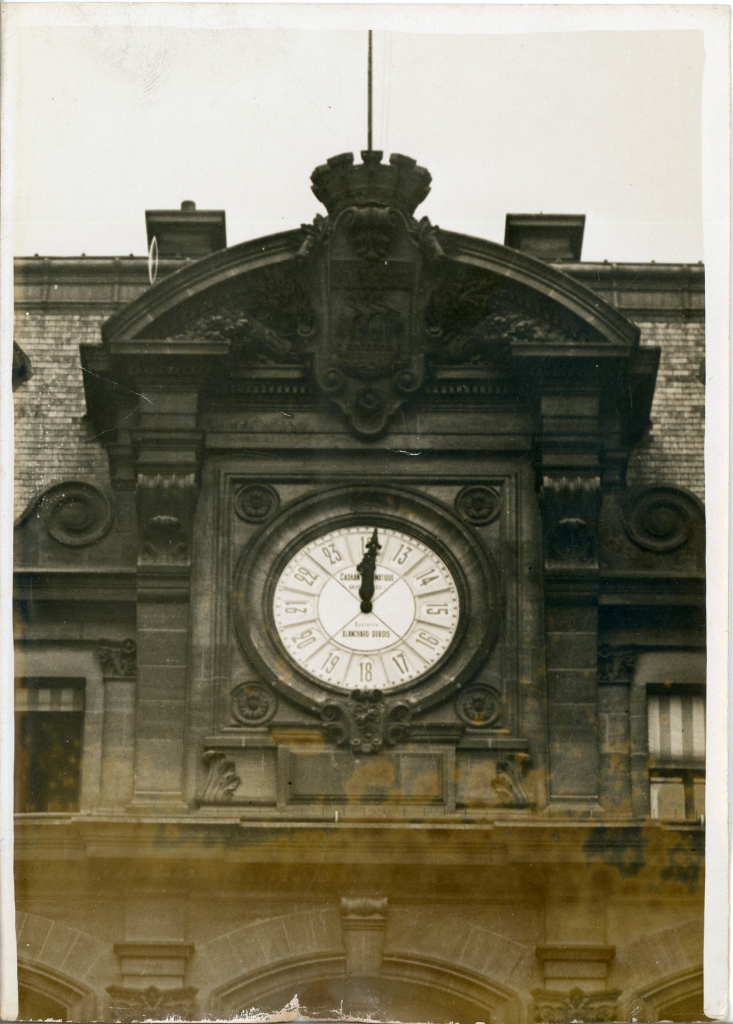 horloge de la Gare St-Lazare 1913 2.png