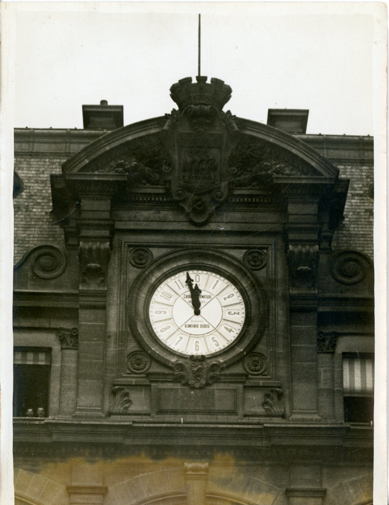 horloge de la Gare St-Lazare 1913.png