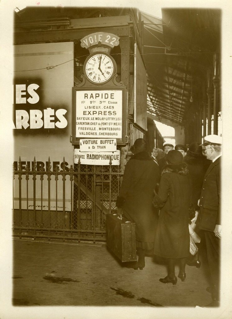 horloge de la Gare St-Lazare 17 feb 1932.jpg