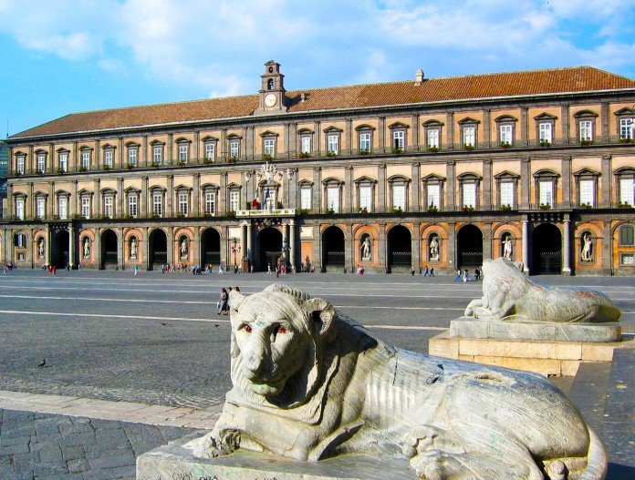 palazzo-reale-napoli.jpg