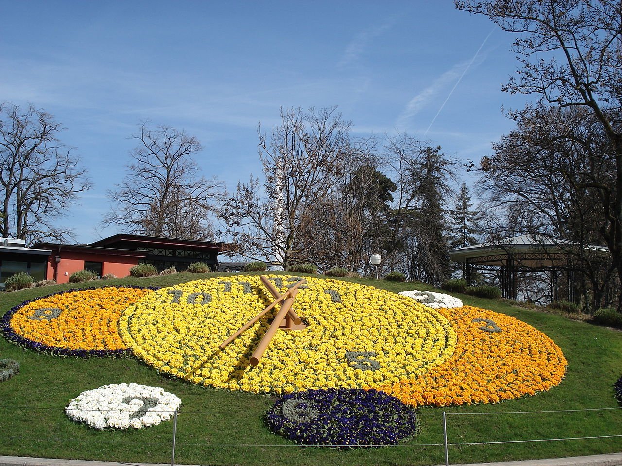 Flower_Clock_in_Geneva.jpg
