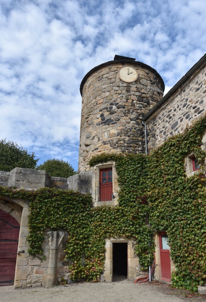 Tour avec horloge.jpg